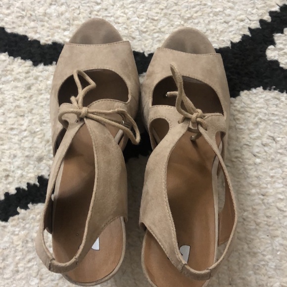 BP Beige Wedge Sandal Heels Suede Fabric 9M - Picture 9 of 10